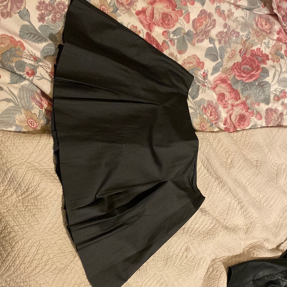 BCBG generation, size 6 black faux leather mini skirt